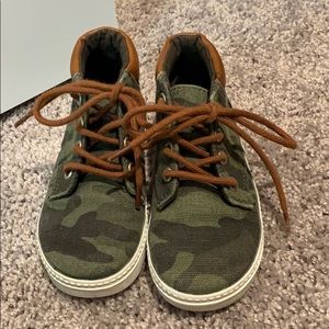 Camo mid-top sneakers